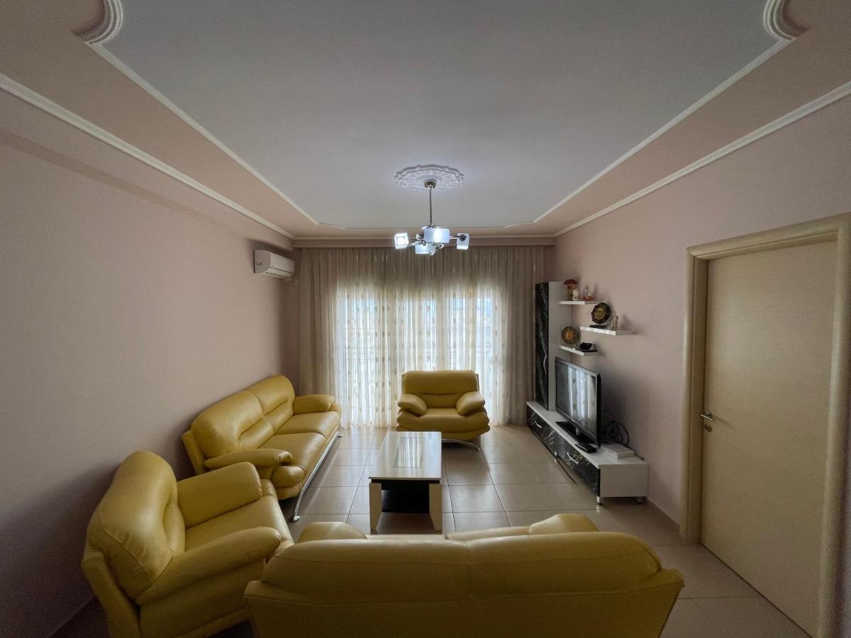 Flower Apartment Sarandë Esterno foto