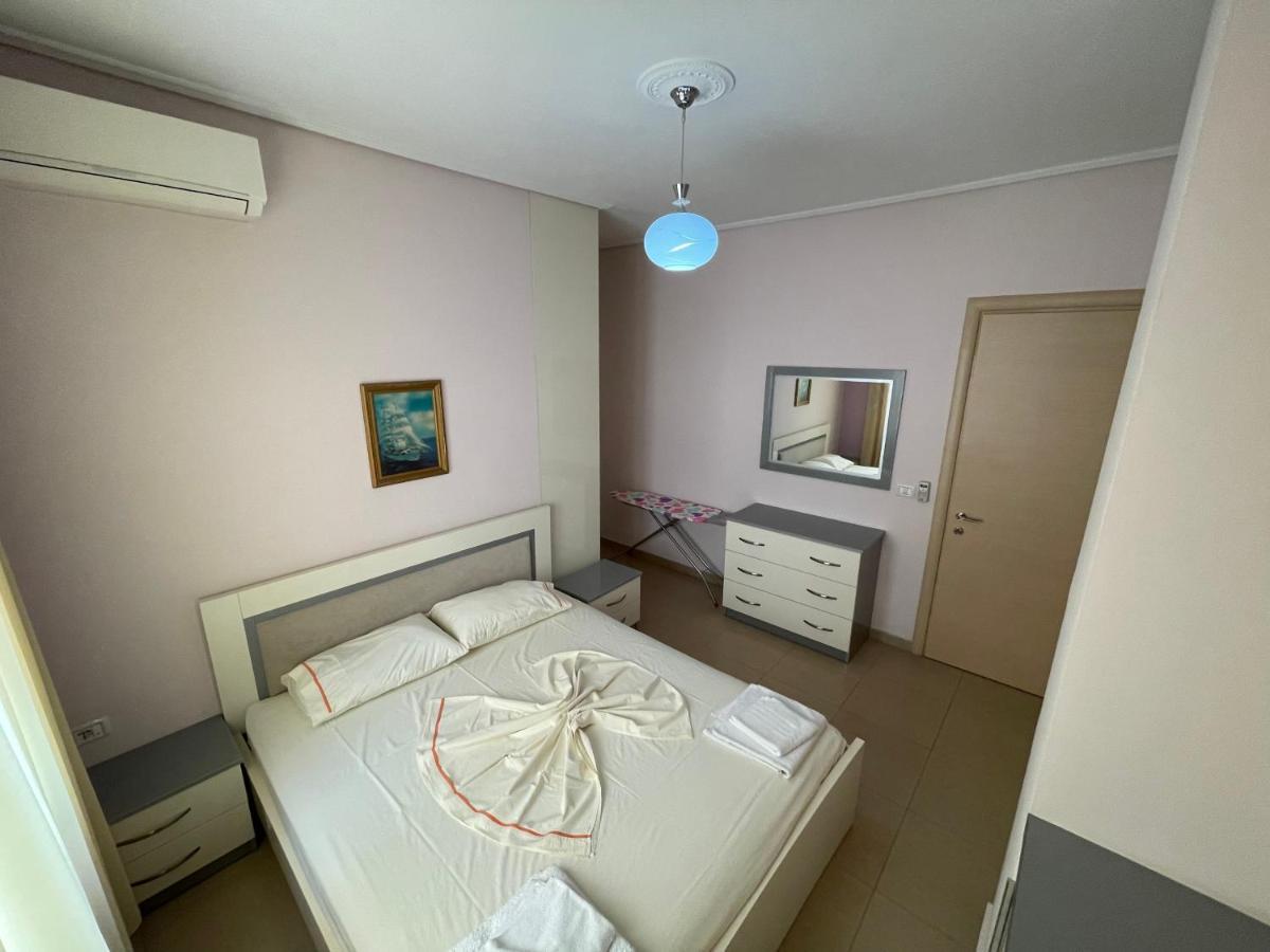 Flower Apartment Sarandë Esterno foto
