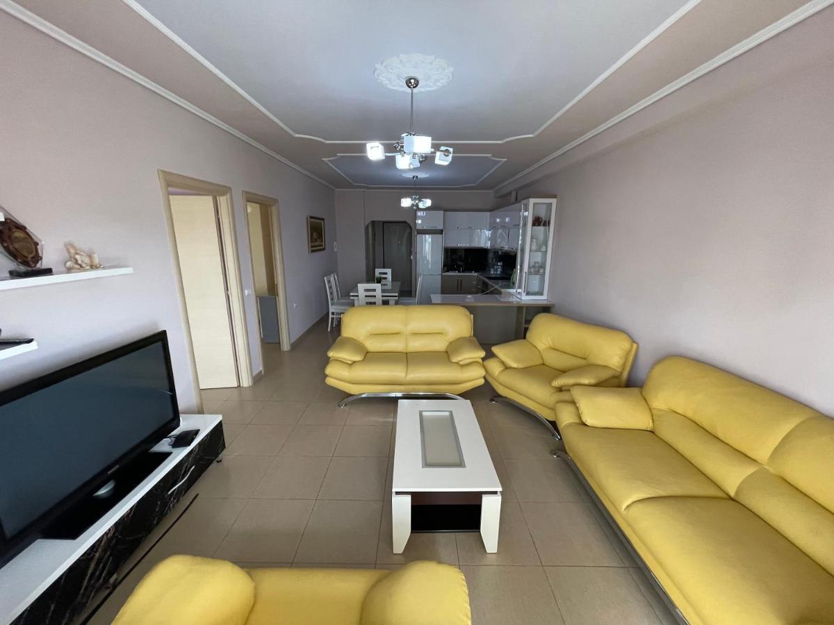 Flower Apartment Sarandë Esterno foto